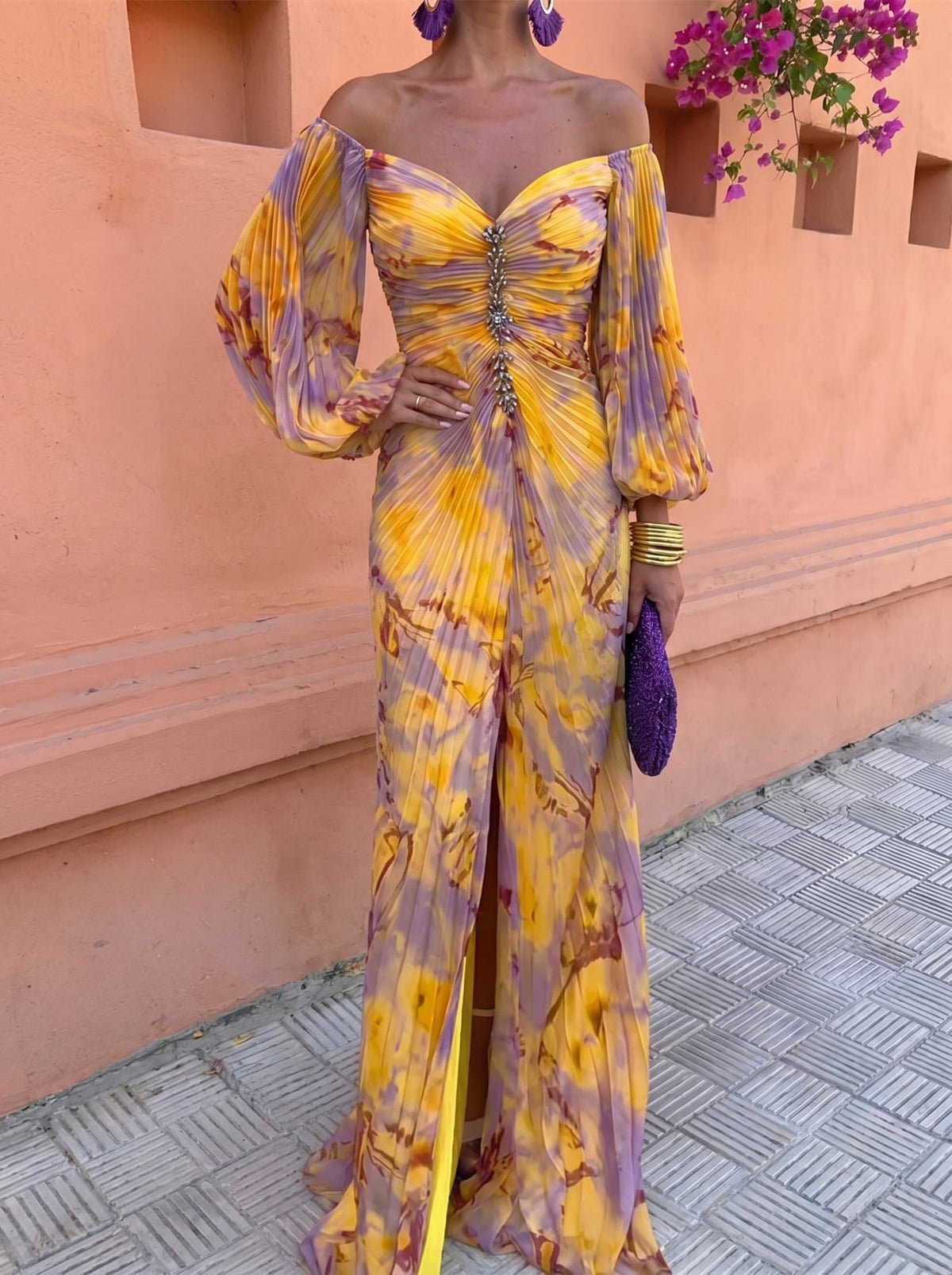 Kristin — Elegantna Haljina s Dubokim Izrezom